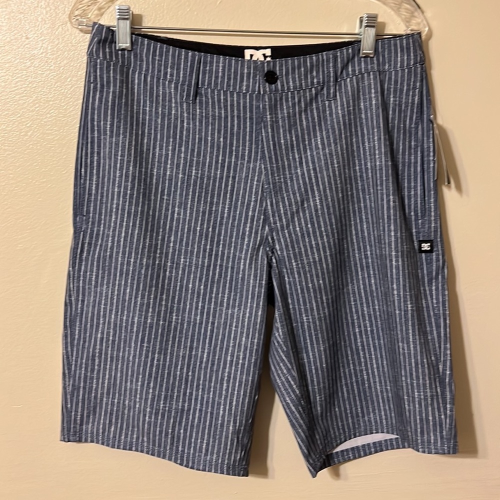 NWT DC Men Walking Shorts blue and white stripe W30 Inseam 10